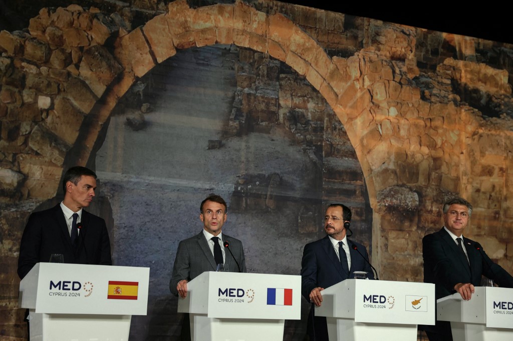 Perdana Menteri Spanyol Pedro Sanchez meminta komunitas internasional untuk berhenti mengekspor senjata ke Israel sesegera mungkin menyusul serangan militer Zionis itu terhadap pasukan penjaga perdamaian PBB di Lebanon.