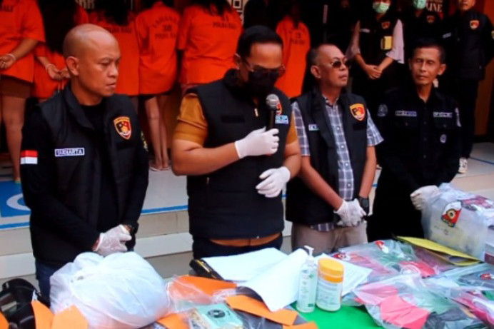 Flame Spa sendiri memiliki omzet harian mencapai Rp180 juta hingga Rp200 juta. Dari usaha spa tersebut terdapat keuntungan bersih senilai kurang lebih sebesar Rp1 Miliar hingga Rp3 Miliar.