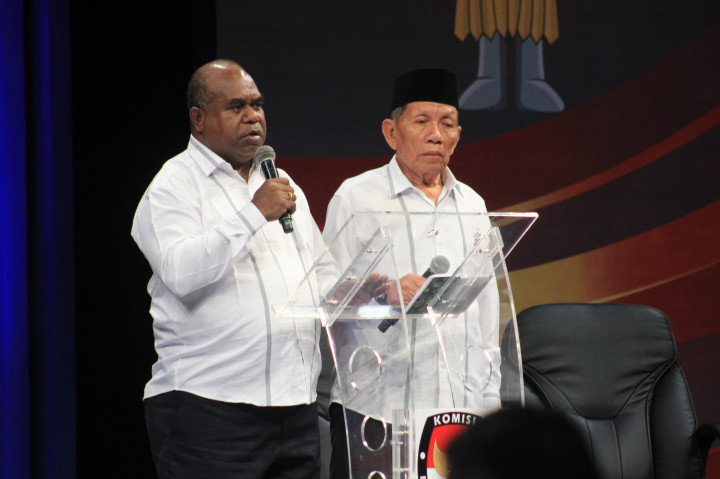 Sementara Suprapto mengatakan kunci utama dari mengurangi angka putus sekolah adalah dengan meningkatkan kesejahteraan guru dan warga Sorong. 