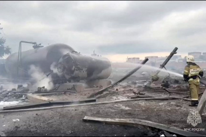Ledakan dan kebakaran di sebuah stasiun pengisian bahan bakar di Chechnya, Rusia, Sabtu, 12 Oktober 2024, menewaskan 4 orang.