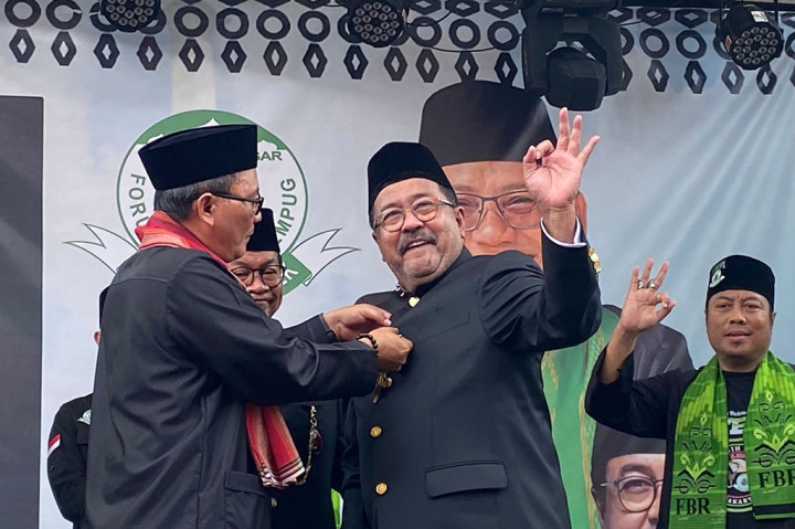 Sementara Rano Karno dinilai sudah membawa Betawi ke kancah internasional, bukan hanya budaya yang terangkat, tapi masyarakat Betawi secara personal.