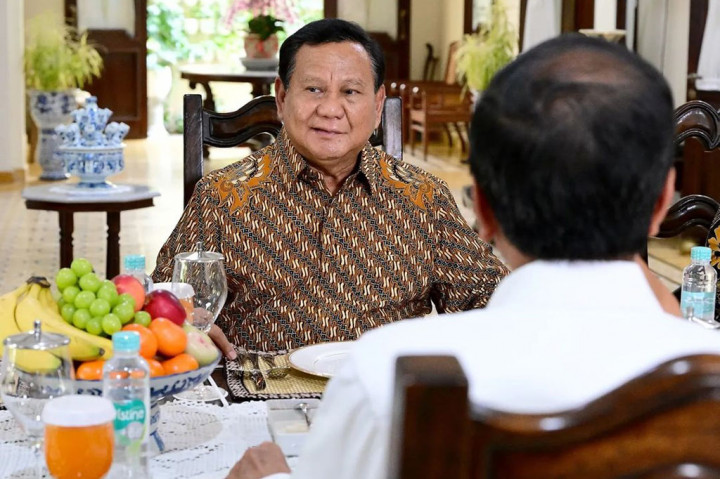 Hal itu seperti terlihat di postingan media sosial pribadi @jokowi. 'Diskusi akhir pekan bersama Presiden terpilih Pak @prabowo', tulis Jokowi di instagram.
