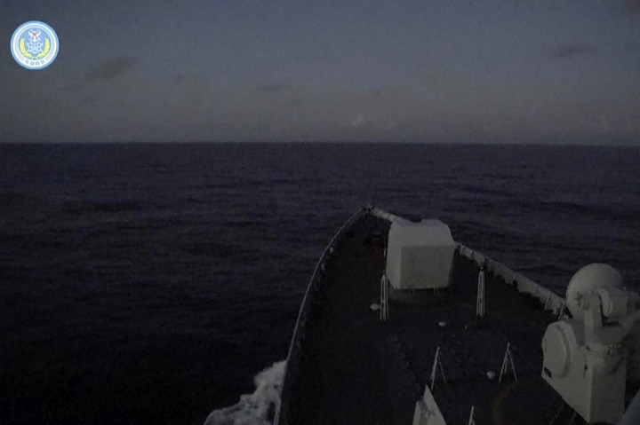 Taiwan menetapkan status 'waspada' usai mendeteksi sebuah kapal induk Tiongkok di pesisir selatannya pada hari Minggu, 13 Oktober 2024, menurut laporan kementerian pertahanan pulau yang memiliki pemerintahan sendiri itu.