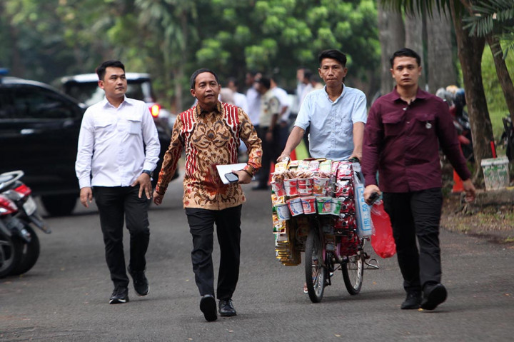 Presiden Terpilih Prabowo Subianto memanggil sejumlah tokoh yang diyakini bakal menjadi calon menterinya ke kediaman pribadinya di Jalan Kertanegara Nomor 4, Jakarta, Senin, 14 Oktober 2024.