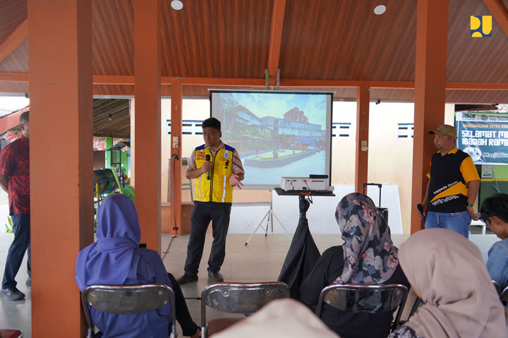 “Kawasan Mrican merupakan kawasan akademisi, setidaknya di sini terdapat tiga perguruan tinggi seperti Sanata Dharma, UNY, keperawatan. Jadi, di Mrican banyak aktivitas ekonomi mulai dari kos-kosan, warung-warung, dan lain-lain,” ujar Rudi. 