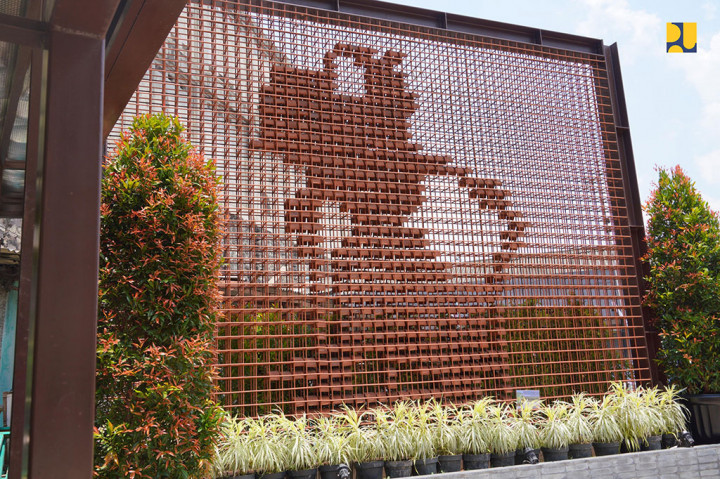 PPK Pengembangan Kawasan Permukiman dan Bina Penataan Bangunan Rudi Eko Setiadi mengatakan dari total 21,16 ha kawasan kumuh, Kementerian PUPR menata 5 ha kawasan menjadi layak huni. 