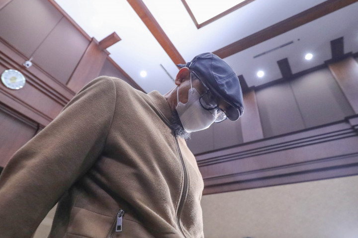 “Menyatakan terdakwa Gazalba Saleh tersebut di atas telah terbukti secara sah dan menyakinkan menurut hukum bersalah melakukan tindak pidana korupsi dan TPPU secara bersama sama sebagaimana dalam dakwaan komulatif pertama dan kedua penuntut umum,” ucap Fahzal.