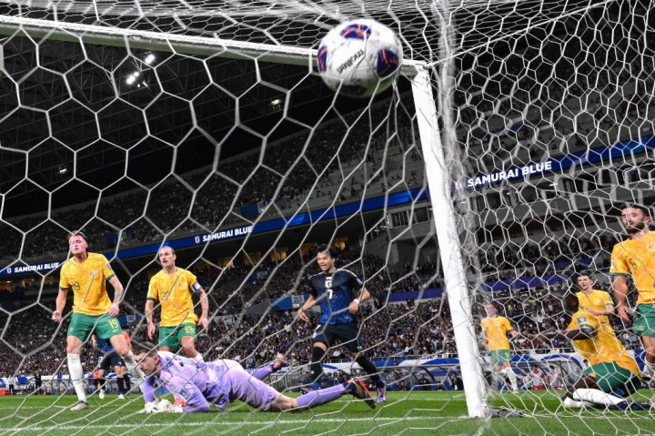 Jepang akhirnya bisa menyamakan kedudukan pada menit ke-76. Kali ini gol Jepang tercipta lewat bunuh diri Cameron Burgess.