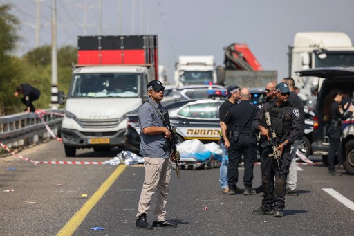 Pria tersebut kemudian ditembak mati oleh seorang warga Israel.
