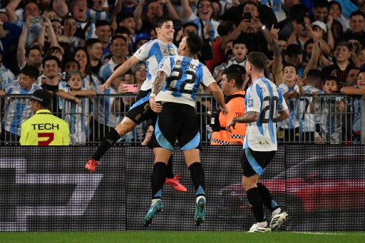 Sementara dua assist dibuat Messi untuk gol-gol yang dicetak oleh Lautaro Martinez pada menit ke-43 dan Julian Alvares di akhir babak pertama.