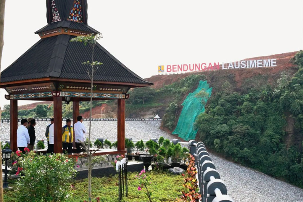 Presiden menyebut bahwa Bendungan Lausimeme memiliki sejumlah manfaat yang signifikan bagi masyarakat. 