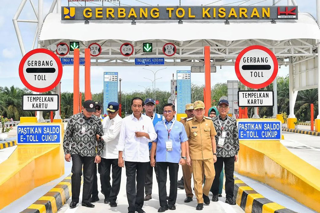 Selain itu, Presiden juga meresmikan Jalan Tol Indrapura-Kisaran yang dibangun sejak 2018 dengan investasi Rp6,32 triliun sepanjang 47,75 km, terdiri atas dua seksi yaitu Seksi 1 Indrapura-Lima Puluh sepanjang 15,6 km dan Seksi 2 Lima Puluh-Kisaran 32,15 km.