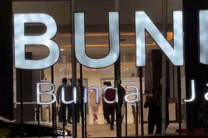 Diketahui Jokowi langsung menuju ke rumah sakit untuk menjenguk anak pertama dari Kaesang Pangarep dan Erina Gudono usai pulang dari kunjungan kerja di Sumatra Utara.