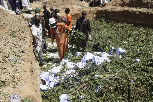 Nura Abdullahi, juru bicara Badan Penanggulangan Bencana Nasional (NEMA), mengatakan lebih dari 140 orang telah dimakamkan di kuburan massal dan memperingatkan jumlah korban kemungkinan akan bertambah lebih banyak lagi.