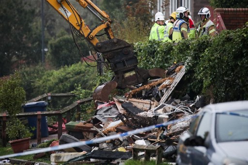 Saksi mata menggambarkan ledakan yang sangat keras dan kilatan cahaya terang, dengan beberapa warga kemudian diminta meninggalkan rumah mereka dan pergi ke pusat istirahat yang dikelola oleh relawan Palang Merah.