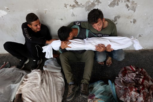 Pernyataan tersebut menambahkan bahwa banyak warga sipil tewas tertimbun reruntuhan dan di jalanan, tanpa ada cara untuk mengevakuasi jenazah mereka karena militer Israel menargetkan setiap objek yang bergerak.
