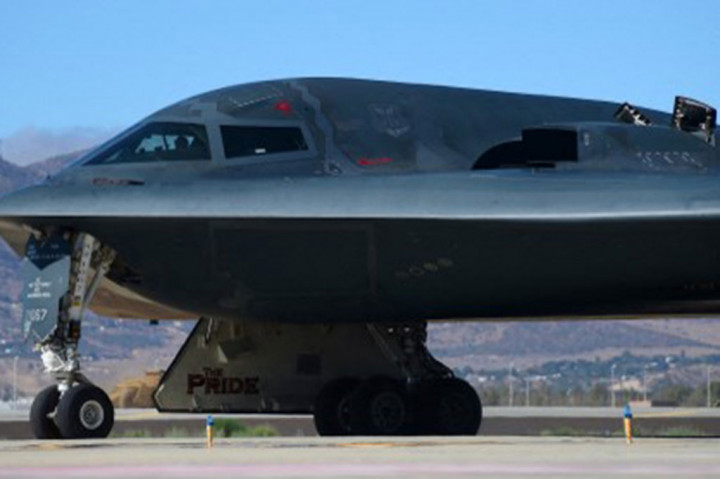 Menteri Pertahanan AS Lloyd Austin mengatakan bahwa pesawat pengebom B-2 menargetkan lima lokasi penyimpanan senjata bawah tanah yang diperkeras di wilayah Yaman yang dikuasai Houthi. Serangan itu juga tampaknya menjadi peringatan tidak langsung bagi Iran, dermawan utama Houthi, yang telah menargetkan Israel dengan serangan rudal balistik dua kali selama setahun terakhir. 