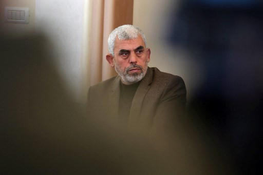 Setelah kematiannya, jenazah Sinwar dibawa ke Israel dan diidentifikasi menggunakan pengujian DNA dan perbandingan catatan gigi, menurut sejumlah pejabat Israel yang berbicara dengan syarat anonim untuk membahas masalah sensitif.