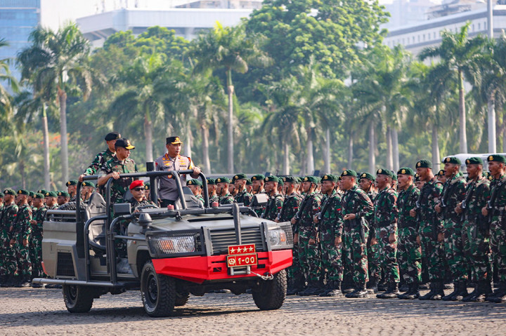 TNI-Polri melakukan Apel Gelar Pasukan dalam rangka operasi pengamanan VVIP dan pelantikan presiden-wakil presiden terpilih, di Lapangan Silang Monas, Jakarta, Jumat, 18 Oktober 2024. Apel gabungan tersebut dipimpin Panglima TNI Jenderal Agus Subiyanto dan Kapolri Jenderal Listyo Sigit Prabowo.