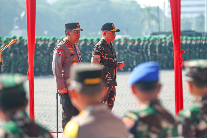 Apel yang diikuti ribuan prajurit TNI AD, AL, AU dan Polri, dengan melibatkan puluhan alutsista tersebut untuk memastikan keamanan dalam penyelengaraan pelantikan presiden wakil presiden, Minggu, 20 Oktober.