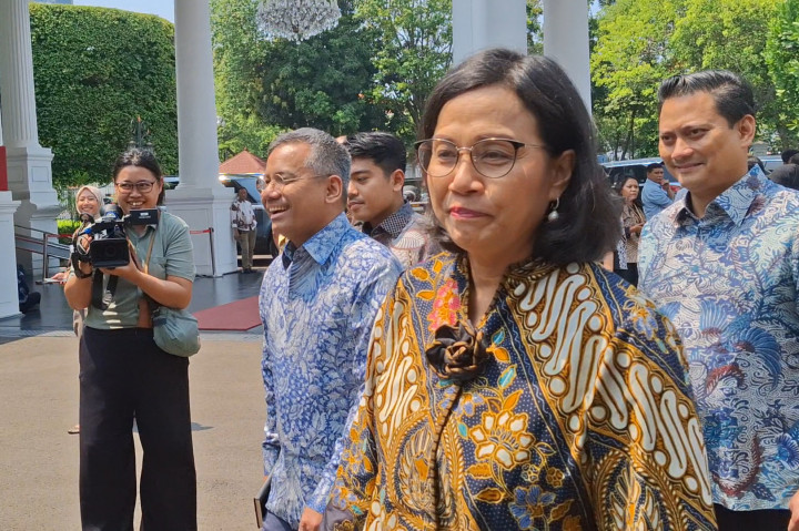 Seluruh menteri Kabinet Indonesia Maju dan sejumlah kepala lembaga berkumpul di Istana Negara, Jakarta Pusat. Mereka dijadwalkan makan siang bersama dengan Presiden Joko Widodo (Jokowi) dan Wakil Presiden (Wapres) Ma'ruf Amin.