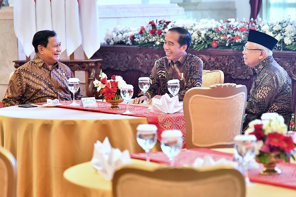Di meja utama, Presiden Jokowi duduk bersama Wakil Presiden Ma'ruf Amin, Presiden Terpilih Prabowo Subianto, Mensesneg Pratikno, serta Menko Kemaritiman dan Investasi Luhut Binsar Pandjaitan.