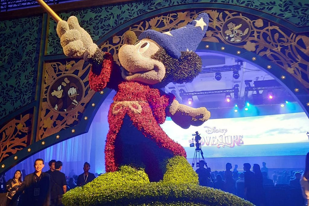 Jadi buat Sobat Medcom yang udah enggak sabar untuk ikutan, jangan lupa ya, pemesanan untuk Disney Adventure baru akan dibuka pada 10 Desember 2024.