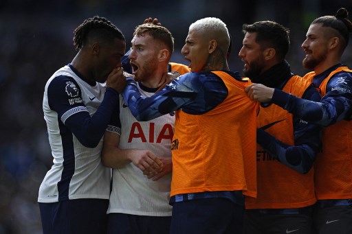 Berkat kemenangan ini Tottenham naik ke peringkat enam klasemen sementara Liga Inggris dengan total torehan 13 poin dari delapan pertandingan, sedangkan West Ham tertahan di posisi 14 dengan delapan poin.