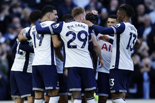 Tottenham bangkit dari ketertinggalan untuk menang atas 10 pemain West Ham dengan skor 4-1 pada pertandingan pekan kedelapan Liga Inggris di Stadion Tottenham Hotspur, London, Sabtu, 19 Oktober 2024 malam WIB.