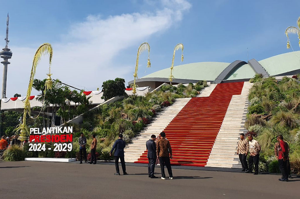 Wakil Ketua DPR Sufmi Dasco Ahmad mengatakan janur itu terpasang sebagai penanda adanya hajatan besar. Yaitu, momen pelantikan presiden dan wakil presiden.