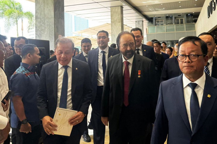 Surya Paloh berpesan agar proses pembangunan di era pemerintahan Prabowo dan Gibran terus berjalan. 