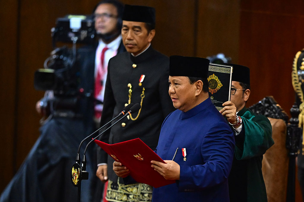 Prabowo Subianto dan Gibran Rakabuming Raka mengucapkan sumpah jabatan sebagai Presiden dan Wakil Presiden masa bakti 2024 - 2029 dalam Sidang Paripurna MPR di Gedung Nusantara, Kompleks Parlemen, Jakarta, Minggu, 20 Oktober 2024.