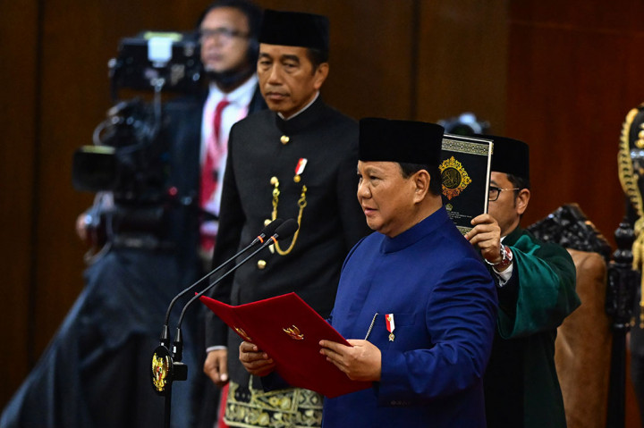 Prabowo Subianto dan Gibran Rakabuming Raka mengucapkan sumpah jabatan sebagai Presiden dan Wakil Presiden masa bakti 2024 - 2029 dalam Sidang Paripurna MPR di Gedung Nusantara, Kompleks Parlemen, Jakarta, Minggu, 20 Oktober 2024.