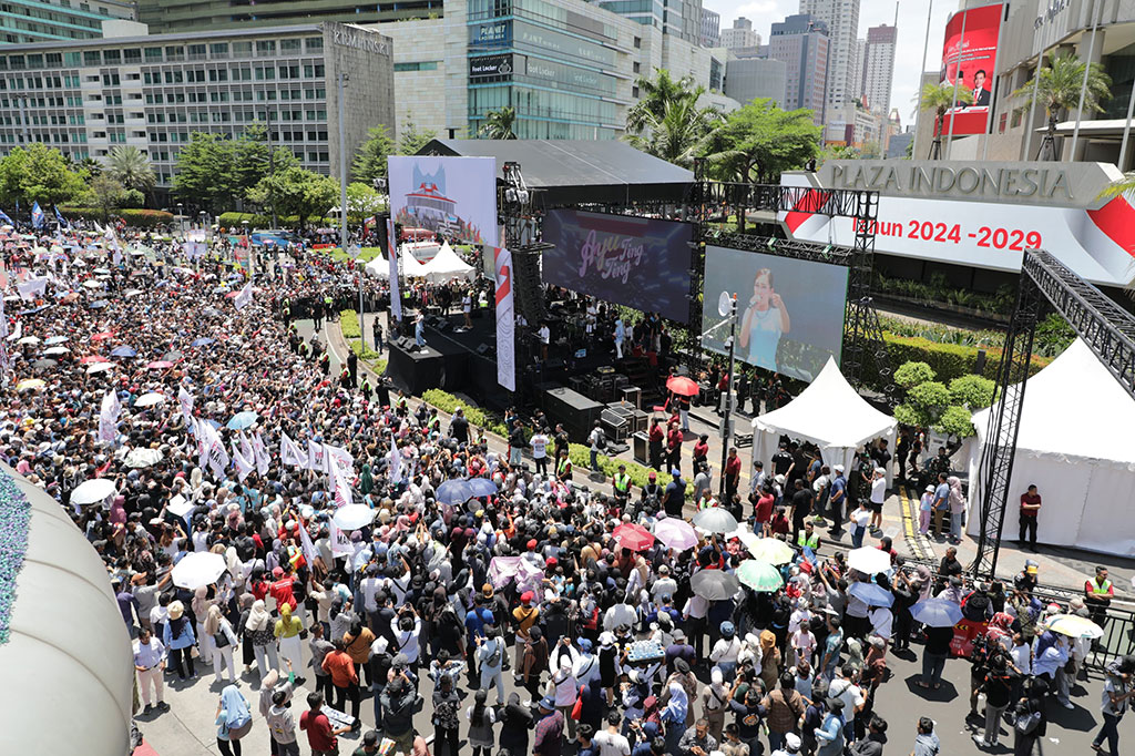 Panggung hiburan tersebar di 7 titik lokasi di sepanjang Jalan M.H. Thamrin. Acara juga digelar dalam 3 sesi yakni, sesi pagi pada pukul 08.00 WIB, sesi siang pukul 10.00 WIB dan sesi sore pukul 14.00 WIB.