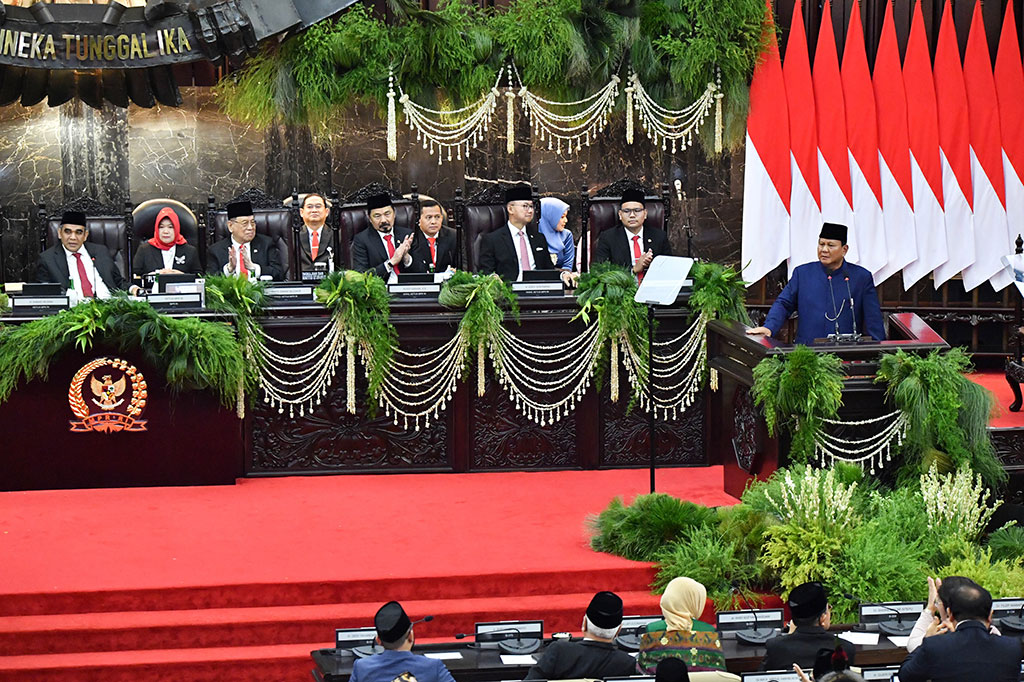 Presiden ke-8 RI Prabowo Subianto menyatakan komitmennya untuk terus mengutamakan kepentingan rakyat Indonesia di atas kepentingan segala golongan.