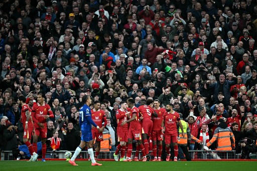 Liverpool kembali ke puncak klasemen sementara Liga Inggris setelah mengalahkan Chelsea dengan skor 2-1 pada pekan kedelapan di Stadion Anfield, Liverpool, Minggu, 20 Oktober 2024 malam waktu setempat.