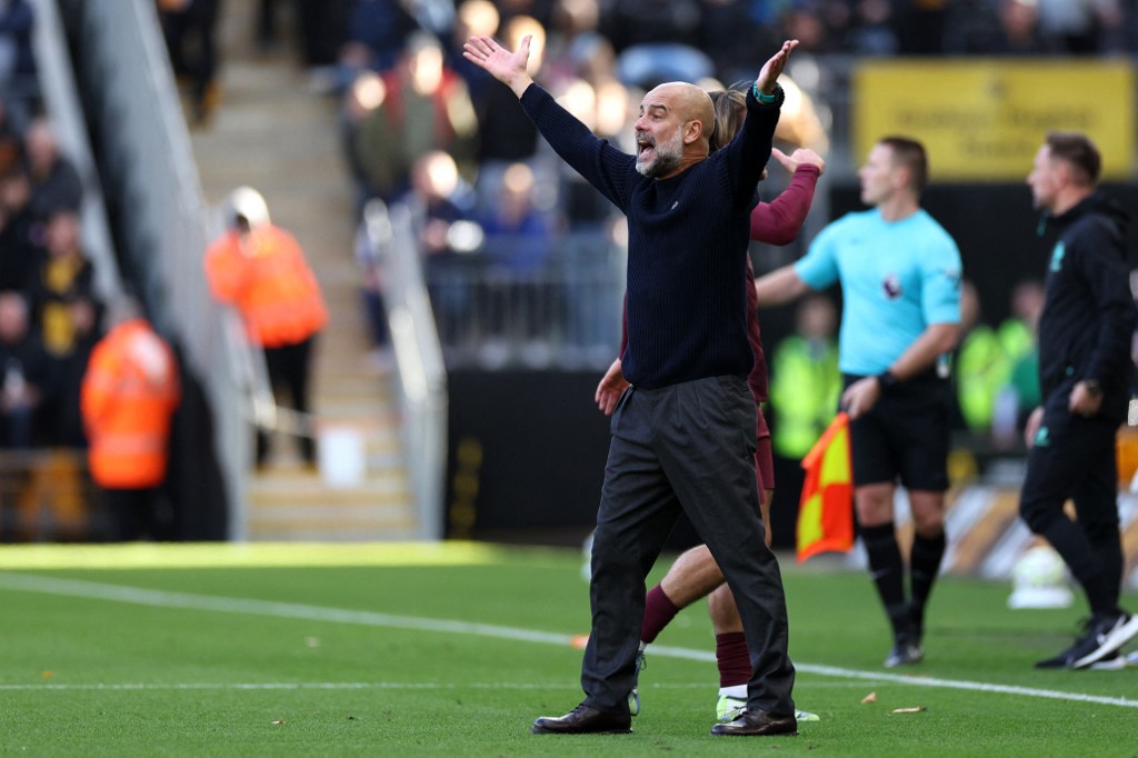 Torehan skuad asuhan Josep 'Pep' Guardiola itu berada di bawah tiga tim yakni Arsenal (49 kali tanpa kalah, berakhir pada 16 Oktober 2004), Liverpool (44 kali, berakhir 24 Februari 2020) dan Chelsea (40 kali, berakhir 29 Oktober 2005).