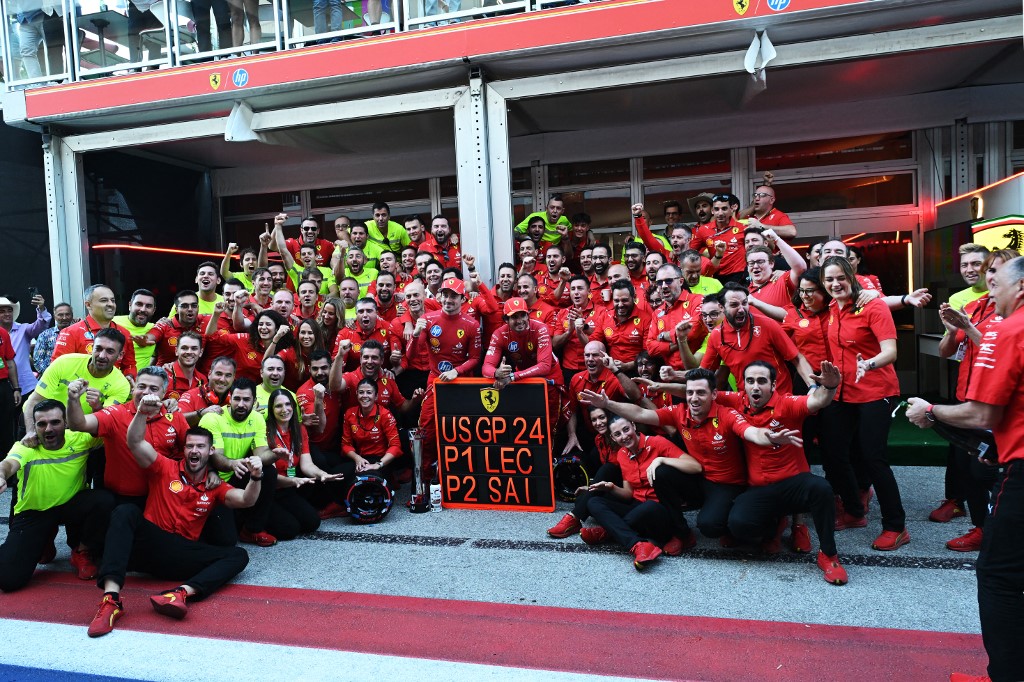 Perjalanan Leclerc untuk mengklaim kemenangan di balapan utama di Austin ini cukup mulus. Ini menandai kemenangan ketiganya musim ini, sekaligus kemenangan kedelapan sepanjang kariernya di F1 sejauh ini.