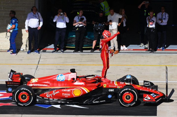Dua pebalap Ferrari Charles Leclerc dan Carlos Sainz memimpin sesi balapan utama Grand Prix Amerika Serikat yang digelar di Circuit of the Americas, Austin, Texas, Senin, 21 Oktober 2024 WIB.