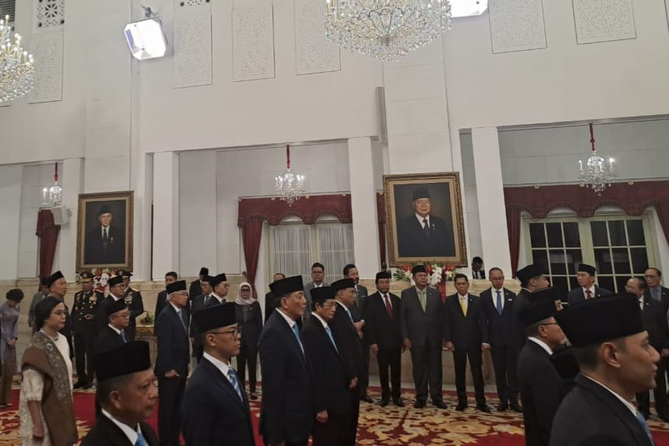 Pelantikan dipimpin oleh Presiden Prabowo Subianto. Wakil Presiden (Wapres) Gibran Rakabuming Raka juga turut hadir.