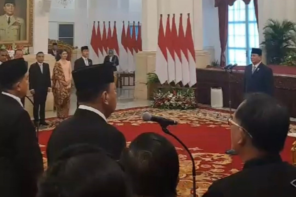 Sebanyak 48 menteri Kabinet Merah Putih resmi dilantik. Pelantikan dilaksanakan di Istana Negara, Jakarta Pusat, Senin, 21 Oktober 2024.