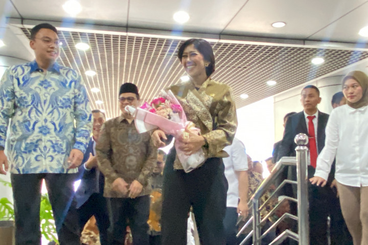 “Kementeriannya berubah untuk menjawab tantangan zaman jadi memang menjadi fokus sesuai dengan askacita bapak Presiden Prabowo bahwa kita juga akan menitikberatkan kepada digital,” ucap Meutya di Gedung Komdigi, Jakarta Pusat, Senin, 21 Oktober 2024.