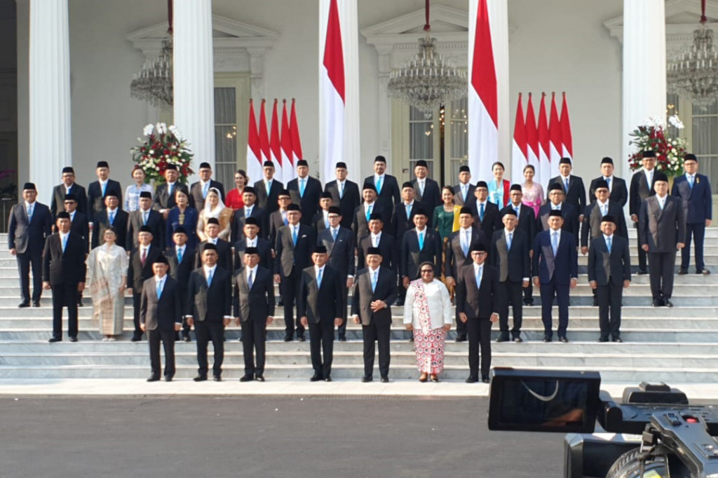 Presiden Prabowo Subianto dan Wakil Presiden (Wapres) Gibran Rakabuming Raka tak ikut foto bersama dengan para wakil menteri (wamen).