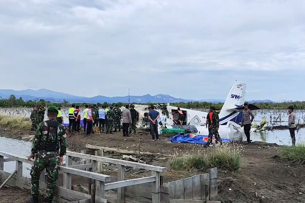 Sebanyak empat orang tewas dalam kecelakaan SAM Air di Pohuwato. Para korban terdiri dari tiga crew pesawat dan satu orang penumpang. 