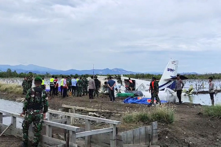 Sebanyak empat orang tewas dalam kecelakaan SAM Air di Pohuwato. Para korban terdiri dari tiga crew pesawat dan satu orang penumpang. 