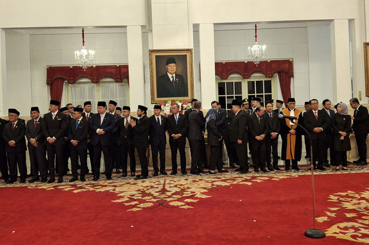 Para menteri Kabinet Merah Putih juga sudah terlihat masuk ke dalam Istana, antara lain Menko bidang Pembangunan Manusia dan Kebudayaan Pratikno, Menko bidang Perekonomian Airlangga Hartarto, Menko bidang Pangan Zulkifli Hasan dan Menteri Hukum Supratman Andi Atgas.