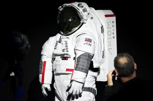 Jenama fesyen mewah Prada turut merancang baju astronaut Axiom Extravehicular Mobility Unit (AxEMU) bersama perusahaan bidang antariksa Axiom Space.