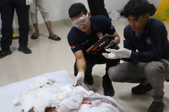 Karo Penmas Divisi Humas Polri Brigjen Trunoyudo Wisnu Andiko mengatakan proses identifikasi dilakukan di Rumah Sakit Bhayangkara Polda Gorontalo. Dia menyebut Polri melalui Polda Gorontalo memastikan bahwa seluruh korban ditangani sesuai prosedur identifikasi forensik.