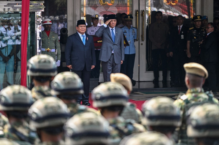 Dalam pesannya itu, Prabowo menuliskan: 'Pertahankan tanah air dengan segala kekuatan yang anda miliki, sampai dengan nafas yang terakhir. Setia hingga terakhir'.