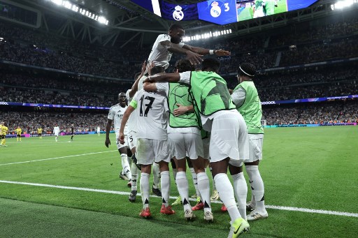 Real Madrid sukses mengemas tiga poin usai mengalahkan tamunya Borussia Dortmund dalam laga fase grup Liga Champions di Stadion Santiago Bernabeu, Rabu, 23 Oktober 2024 dini hari WIB. Los Blancos menang 5-2 setelah sebelumnya tertinggal 0-2 dari Die Borussen.